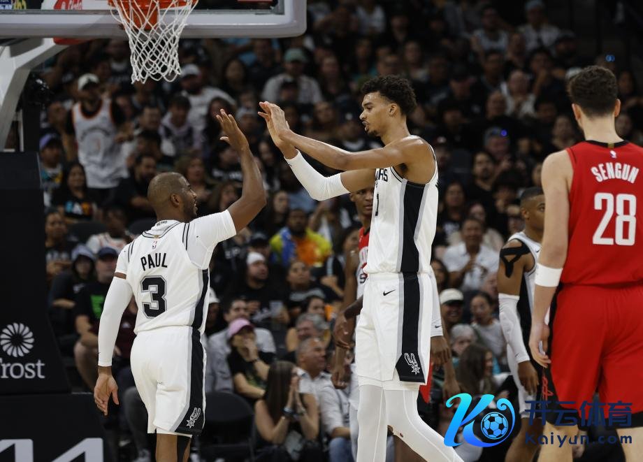 [图]文班亚马29+7索汉17+12 马刺险胜火箭赛季首胜