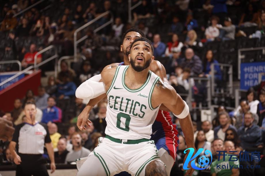 [图]塔图姆37散布朗24+10 绿军险胜活塞开季三连胜