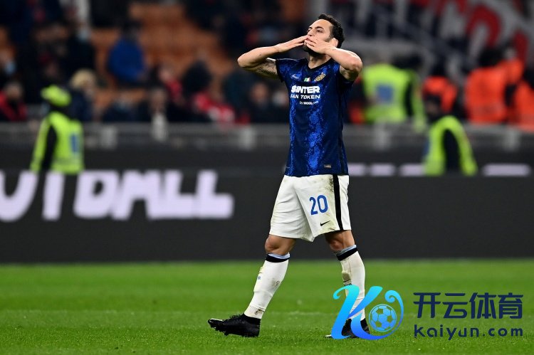 意太空：恰尔汗奥卢可能无法出战维罗纳，国米但愿他能出战莱比锡